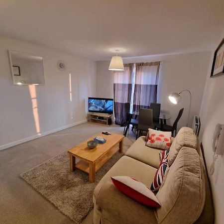 Laura'S Place Apartment Айсълуърт Екстериор снимка