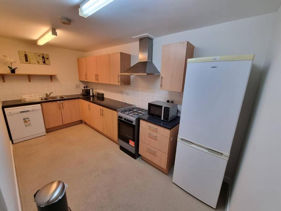Laura'S Place Apartment Айсълуърт Екстериор снимка