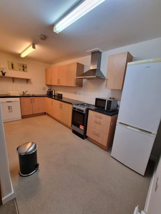 Laura'S Place Apartment Айсълуърт Екстериор снимка